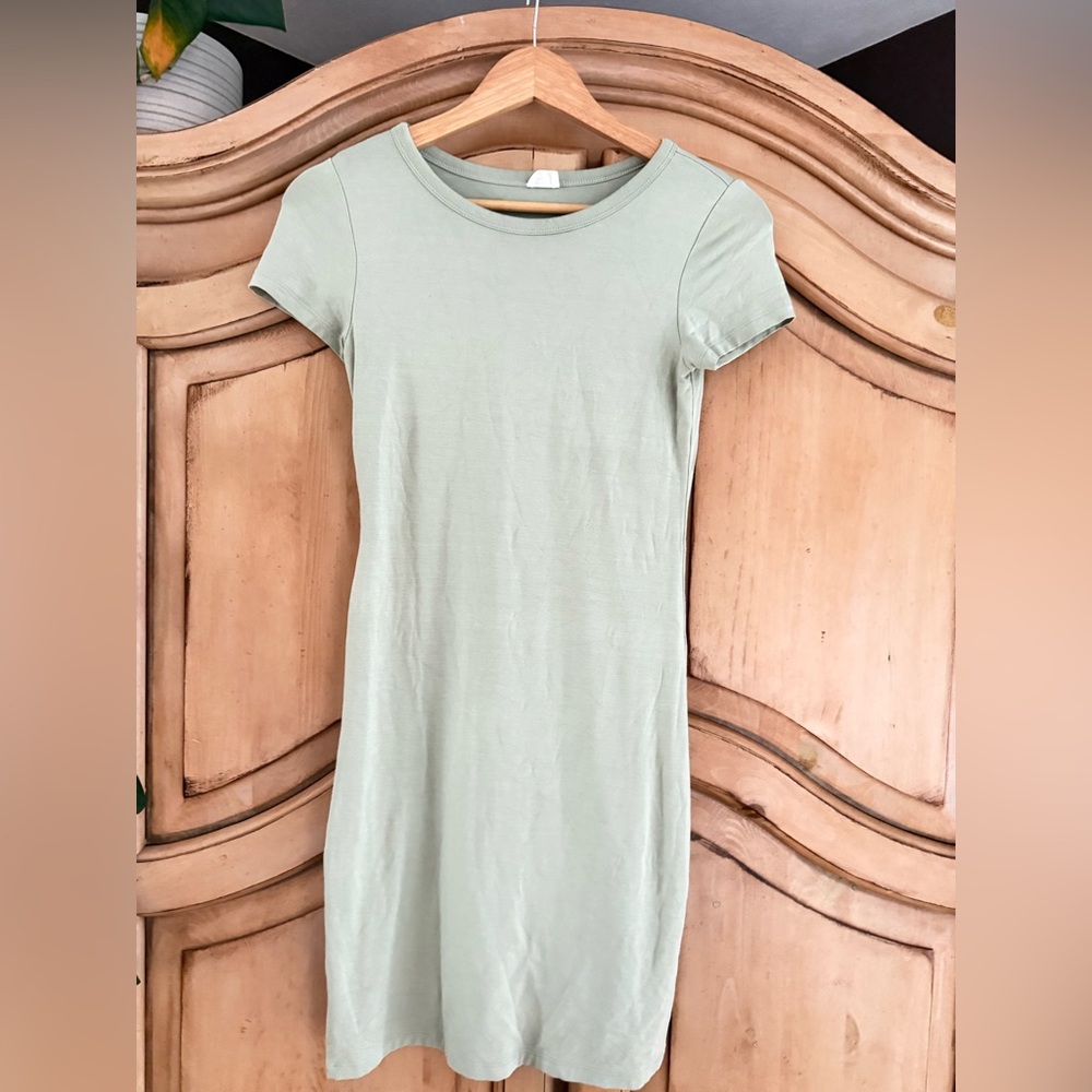 Aritizia Wilfred Free Casual Dress in Sage Green